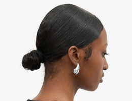 Chignon bas plaqué 